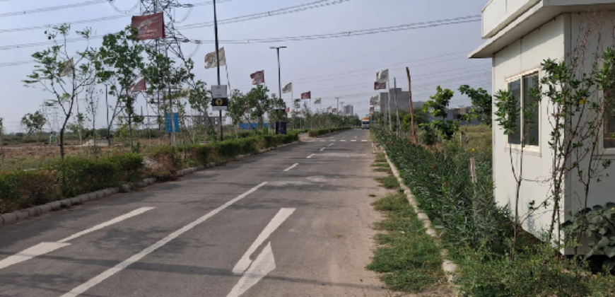 CORNER PLOT ON 24 METRES WIDE ROAD GGN